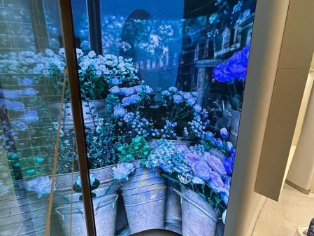 迪慶江漢路室內(nèi)全彩P2.0軟模組安裝完成  尺寸：1.28*2.4m像素點(diǎn)：640*1200