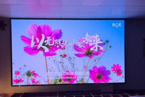 武穴**訓(xùn)練中心P1.8安裝完成 尺寸 ：4.48*2.56； 分辨率 ：2408*1376