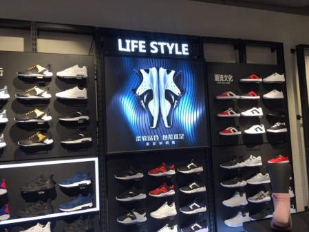 沈陽江漢路某鞋店-室內(nèi)Q2.5