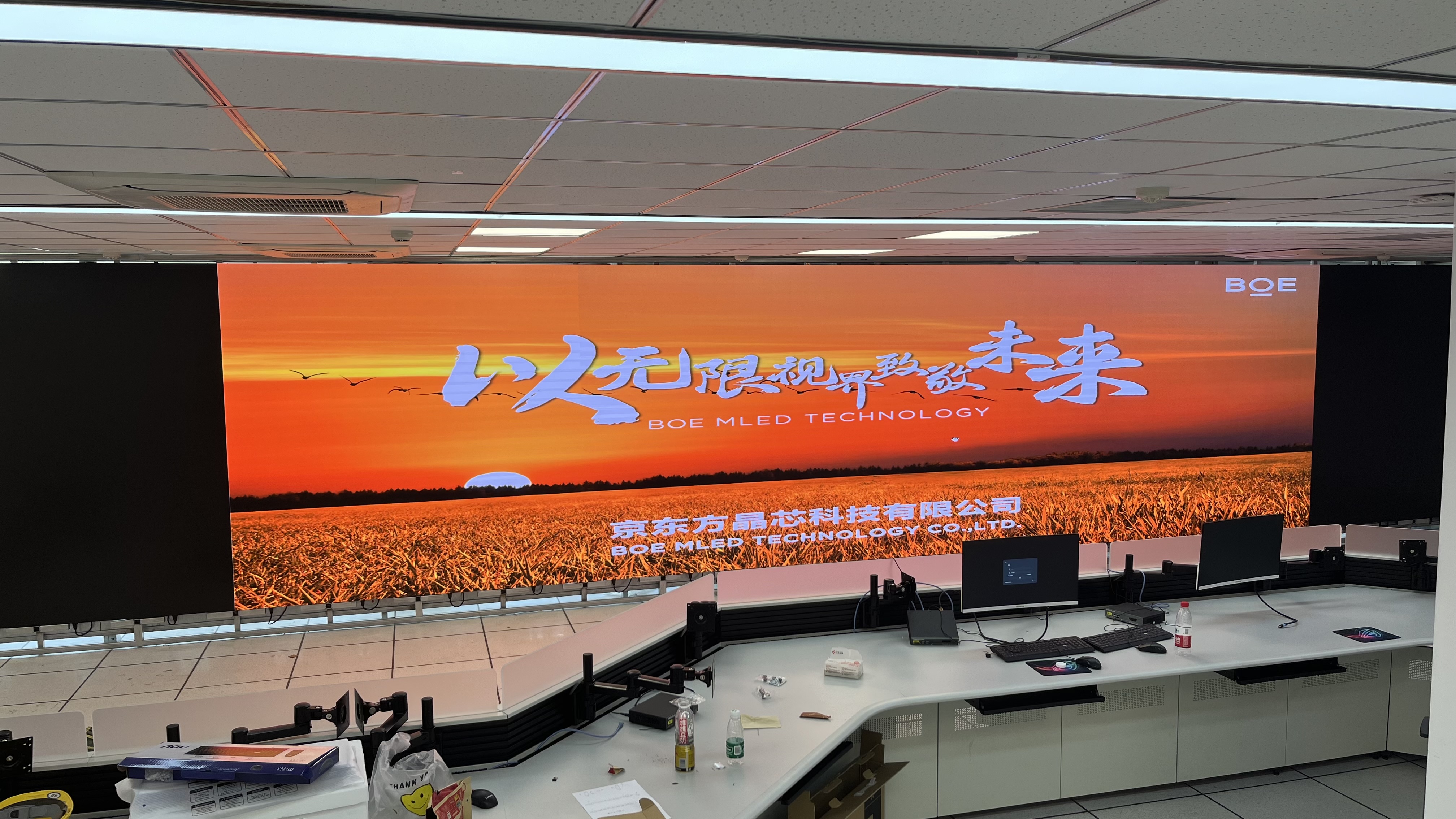 潛江**汽車測(cè)試場(chǎng)COB1.2安裝調(diào)試完成   尺寸: 13.8*2.3625    像素點(diǎn) :11040*1890